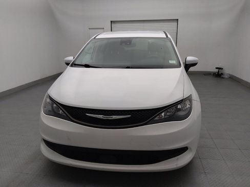 Used 2023 Chrysler Voyager LX FWD image 15