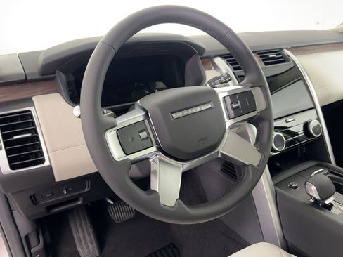 New 2026 Land Rover Discovery S image 17