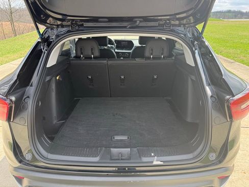 Used 2025 Chevrolet Trax LT w/ LT Convenience Package image 6