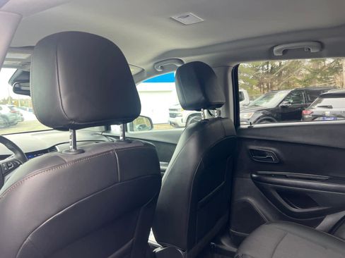 Certified 2022 Chevrolet Trax LT w/ LT Convenience Package image 31