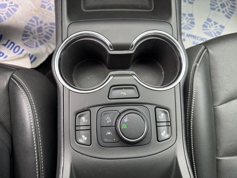 Certified 2022 GMC Terrain SLT w/ Tech Package image 17