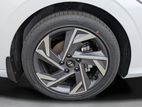 New 2026 Hyundai Elantra Limited FWD image 15