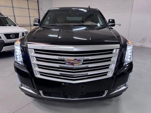 Used 2017 Cadillac Escalade Platinum AWD/4WD image 8