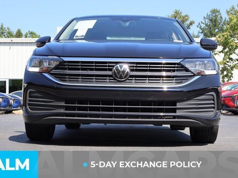 Used 2024 Volkswagen Jetta SE FWD image 3