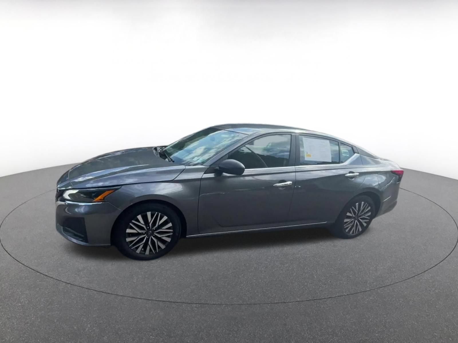Used 2025 Nissan Altima 2.5 SV FWD image 6