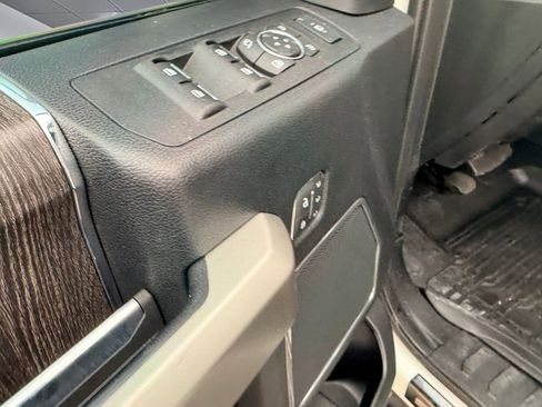 Used 2020 Ford F250 Lariat image 9