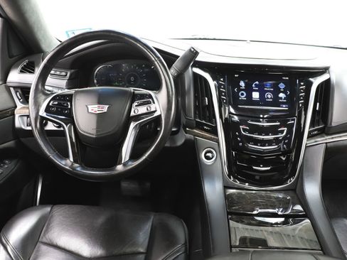 Used 2016 Cadillac Escalade Platinum image 32