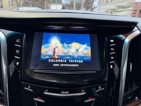 Used 2016 Cadillac Escalade Luxury image 19