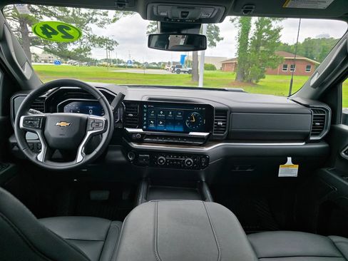 Used 2024 Chevrolet Silverado 3500 LT w/ Convenience Package AWD/4WD image 12