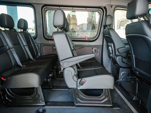 Used 2024 Mercedes-Benz Sprinter 2500 image 18