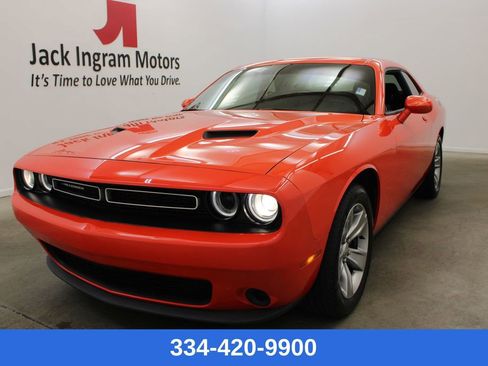 Used 2020 Dodge Challenger SXT image 1