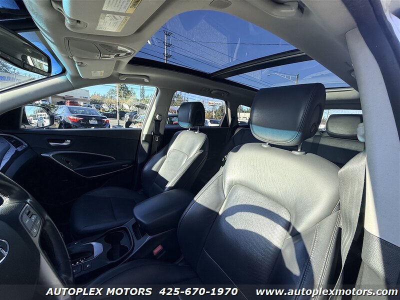 Used 2016 Hyundai Santa Fe SE w/ Option Group 03 AWD/4WD image 22