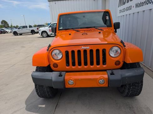 Used 2012 Jeep Wrangler Unlimited Sahara w/ Connectivity Group AWD/4WD image 18