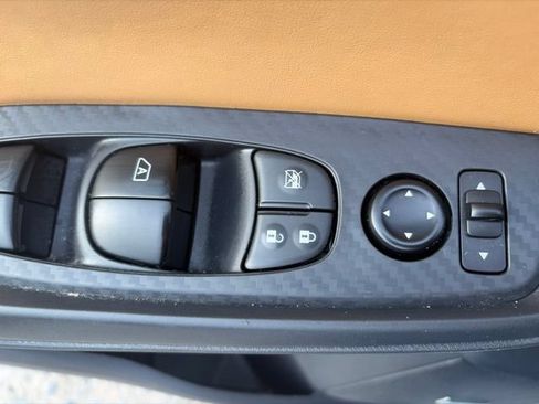 Used 2025 Nissan Sentra SV w/ SV Premium Package FWD image 19