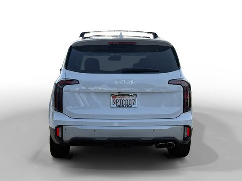Used 2024 Kia Telluride EX w/ EX Captain's Chair Package image 4