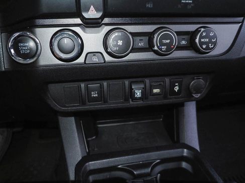 Used 2020 Toyota Tacoma TRD Sport AWD/4WD image 12