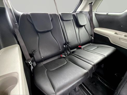 Used 2024 Kia Carnival EX FWD image 26