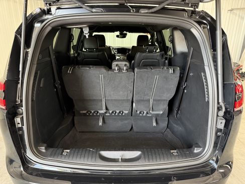 Used 2026 Chrysler Pacifica Select FWD image 5