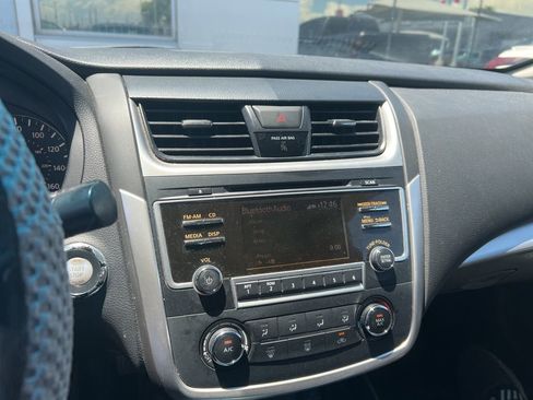 Used 2017 Nissan Altima 2.5 S w/ Power Driver Seat Package FWD image 2