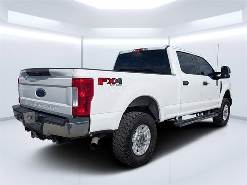 Used 2019 Ford F250 XL w/ STX Appearance Package image 3