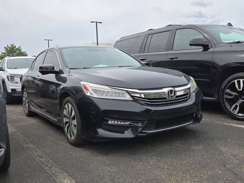 Used 2017 Honda Accord Touring image 3