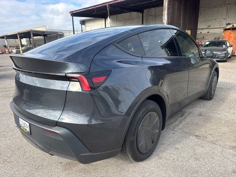 Used 2026 Tesla Model Y 2WD image 5