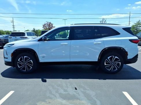 Used 2025 Buick Enclave Sport Touring AWD/4WD image 4