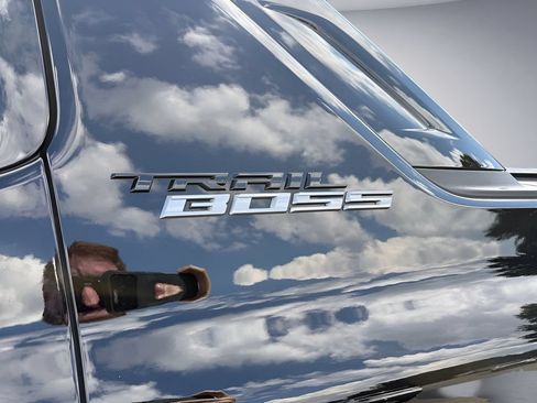 Used 2026 Chevrolet Silverado EV Trail Boss AWD/4WD image 33