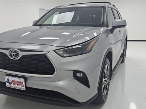 Used 2024 Toyota Highlander XLE image 4