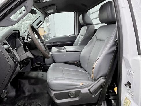 Used 2014 Ford F550 2WD Regular Cab Super Duty image 18