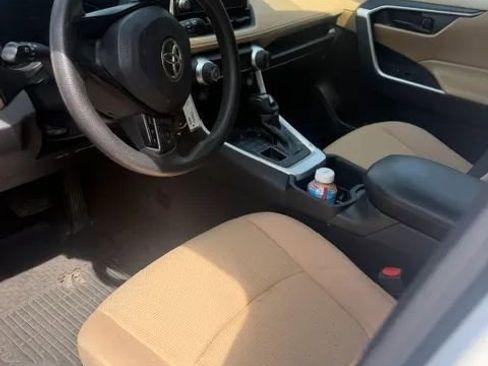 Used 2023 Toyota RAV4 LE AWD/4WD image 3