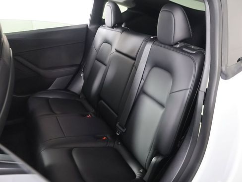 Used 2021 Tesla Model Y Long Range image 33