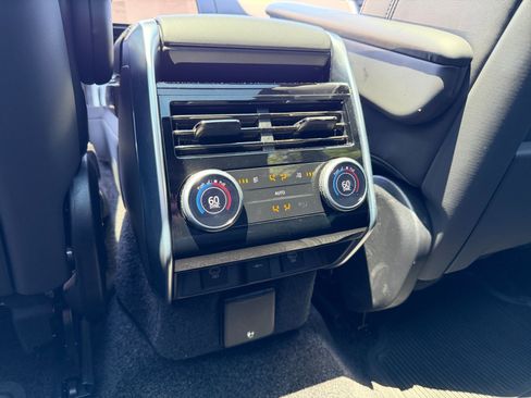 Used 2025 Land Rover Range Rover SE AWD/4WD image 10