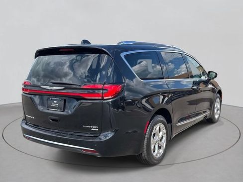 Used 2021 Chrysler Pacifica Limited AWD/4WD image 35