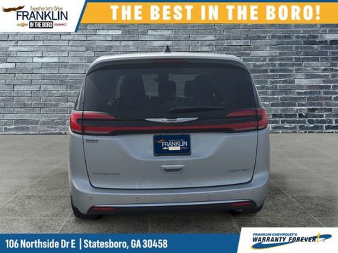 Used 2024 Chrysler Pacifica Limited image 4
