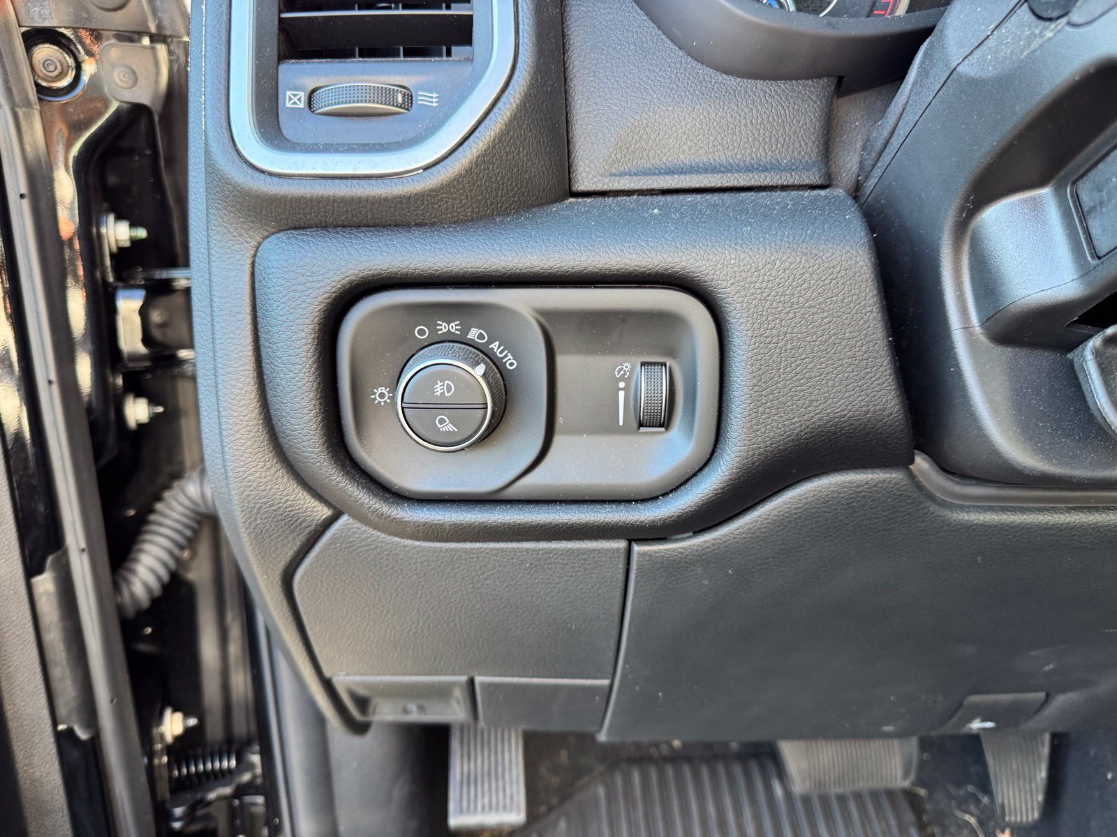 Used 2024 RAM 2500 Big Horn w/ Night Edition AWD/4WD image 14