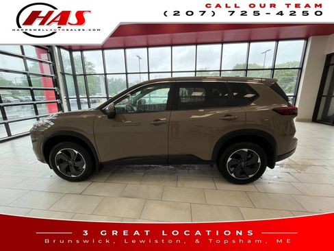 Used 2024 Nissan Rogue SV AWD/4WD image 2