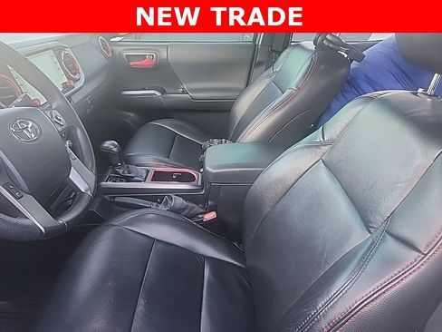 Used 2022 Toyota Tacoma TRD Sport image 13