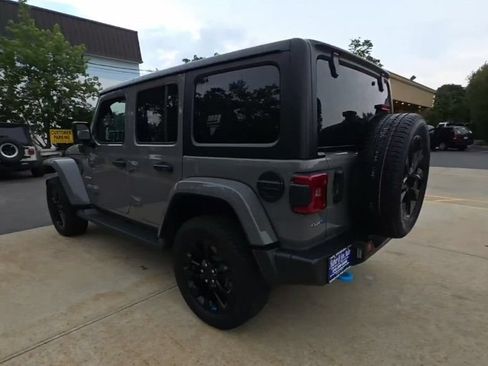 Used 2023 Jeep Wrangler Unlimited Sahara w/ Dual Top Group AWD/4WD image 4