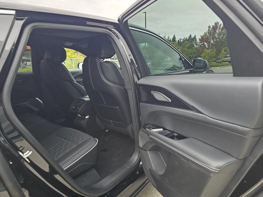 New 2027 Cadillac Lyriq Signature Luxury w/ Nappa Leather Package AWD/4WD image 15