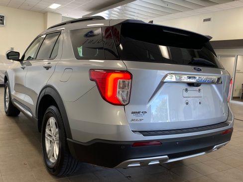 Certified 2021 Ford Explorer XLT w/ Equipment Group 202A image 5