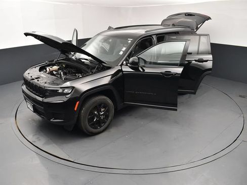 Used 2024 Jeep Grand Cherokee L Altitude AWD/4WD image 27