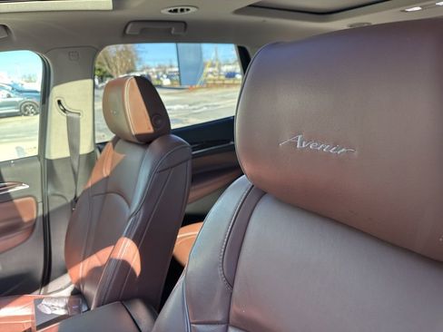 Used 2018 Buick Enclave Avenir w/ Avenir Technology Package image 5