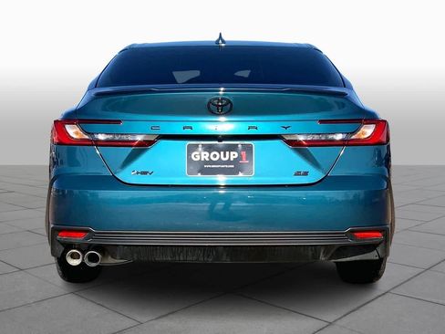 Used 2025 Toyota Camry SE w/ Convenience Package image 4