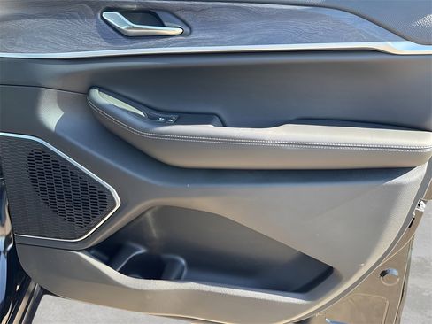 New 2025 Jeep Grand Cherokee Limited w/ Luxury Tech Group II image 9