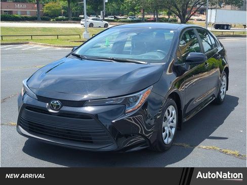 Used 2025 Toyota Corolla LE FWD image 1