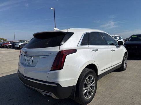 Used 2021 Cadillac XT5 Premium Luxury image 3