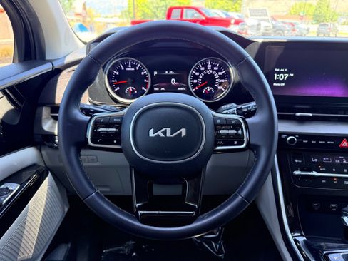 Used 2023 Kia Carnival EX FWD image 11
