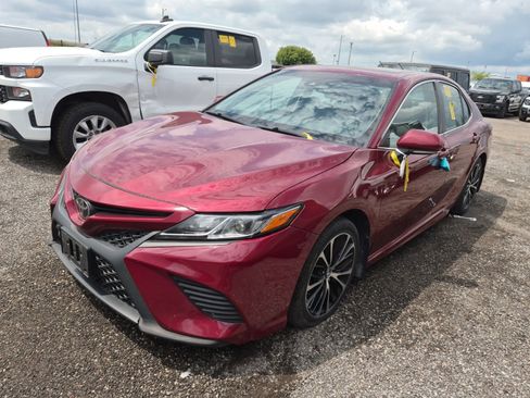 Used 2018 Toyota Camry SE FWD image 1