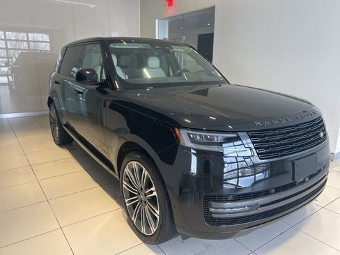 Used 2024 Land Rover Range Rover Long Wheelbase SE image 18